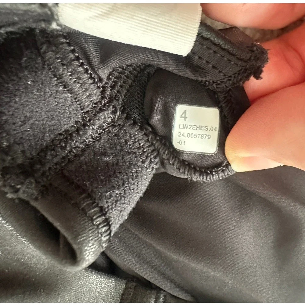lululemon Wunder Train Strappy Racer Bra size 4 in Black Foil